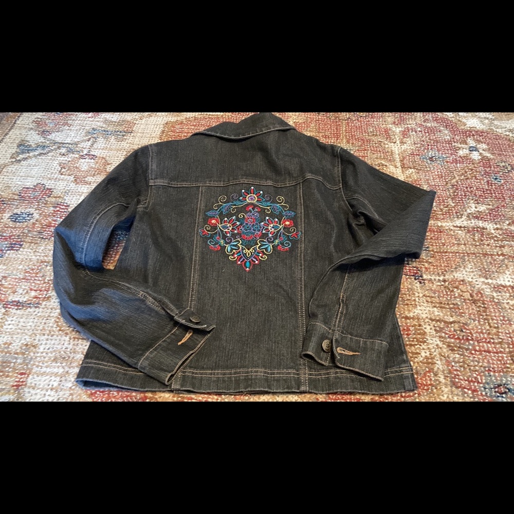 NEW GW Jeans Co. Embroidered Jean Jacket W/Pockets